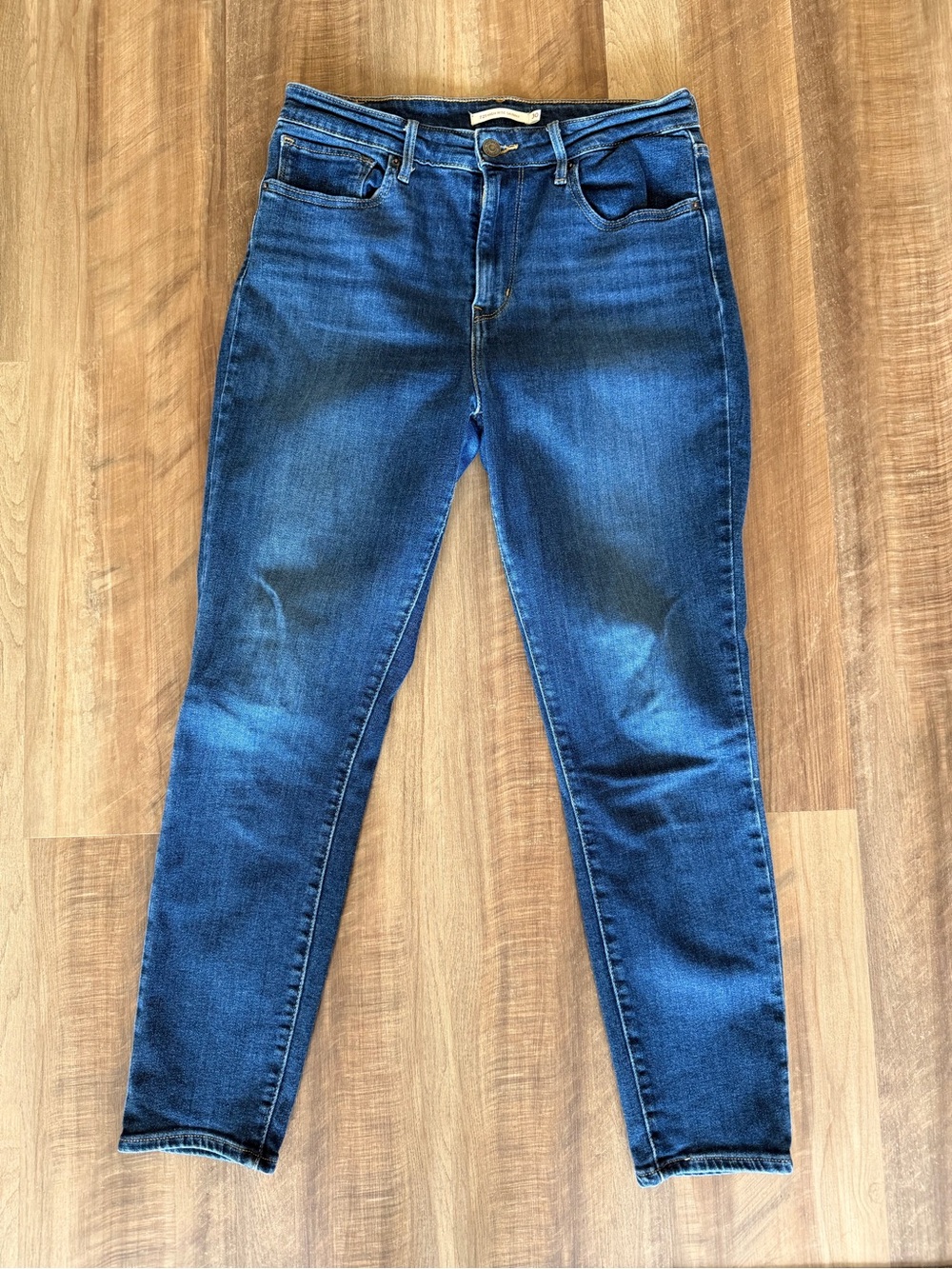 Levi's Women's Skinny Jeans in Medium Blue Wash